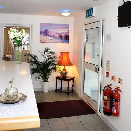Almond Tree Hotel Μπίσεστερ Εξωτερικό φωτογραφία