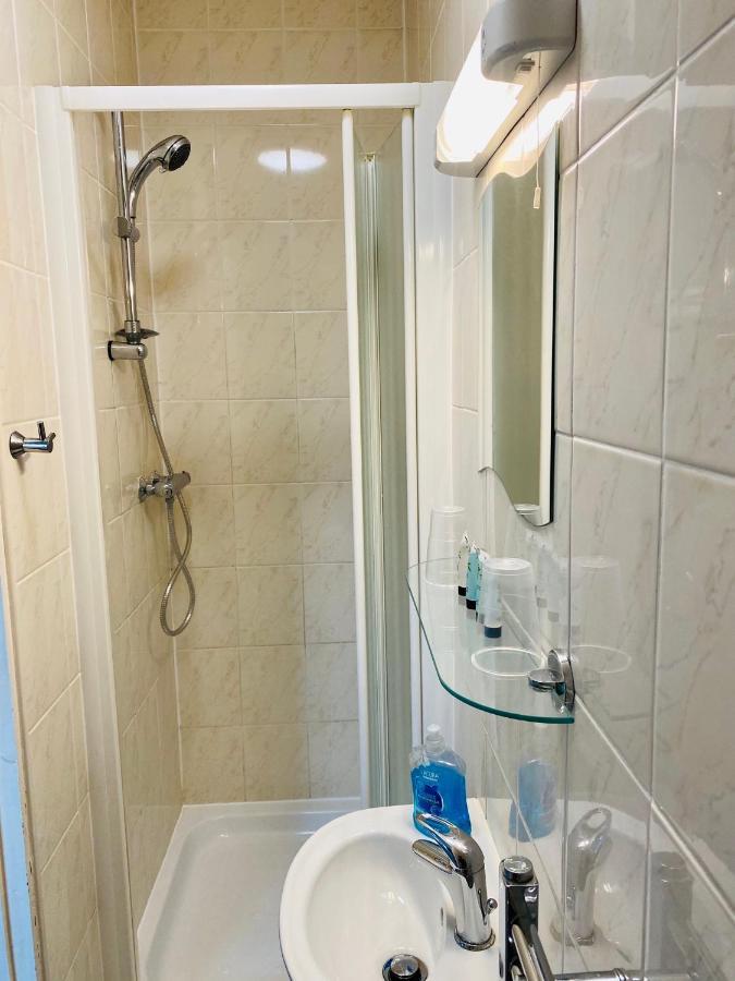 Almond Tree Hotel Μπίσεστερ Εξωτερικό φωτογραφία