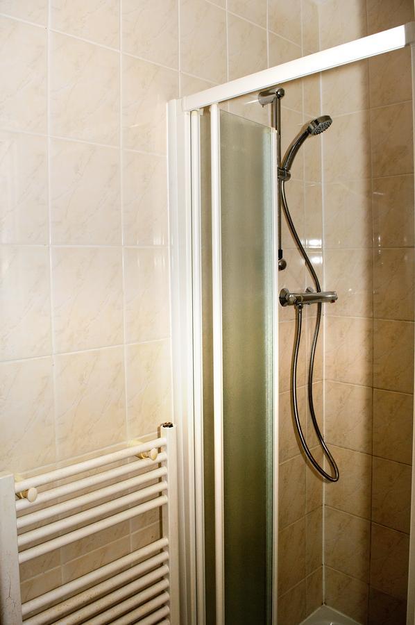 Almond Tree Hotel Μπίσεστερ Εξωτερικό φωτογραφία